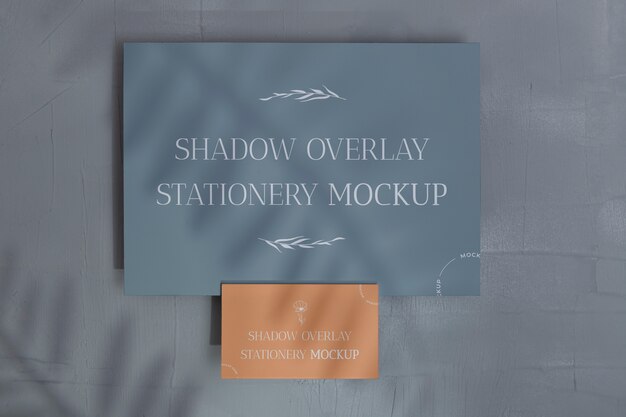 Mockup piatto di cancelleria con ombre