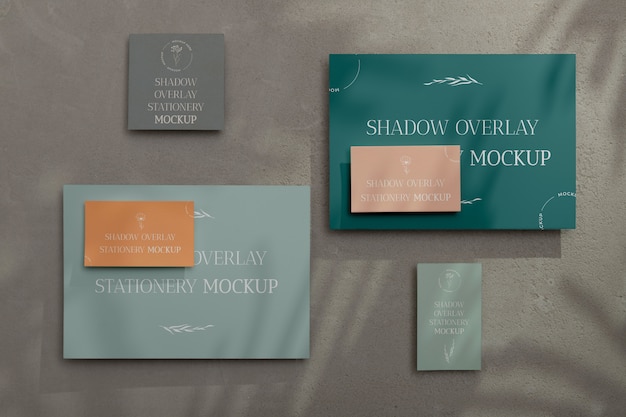 Mockup piatto di cancelleria con ombre