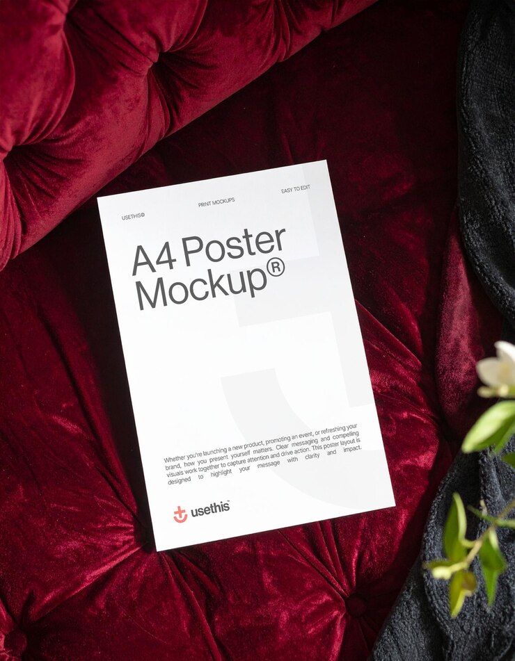Mockup de póster A4 en superficie de terciopelo rojo