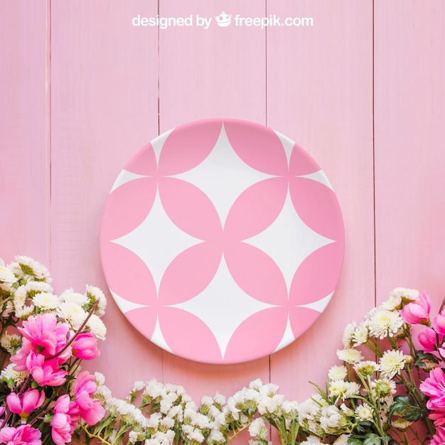 Mockup de primavera con plato rosa