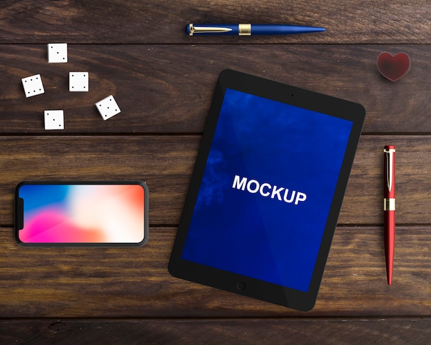 Mockup profesional de tableta y smartphone