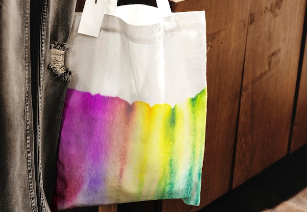 Mockup psd de bolso tote tie-dye en estilo artístico de cromatografía