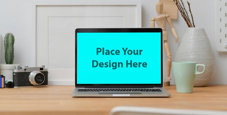 PSD mockup de psd de la computadora portátil azul en el escritorio