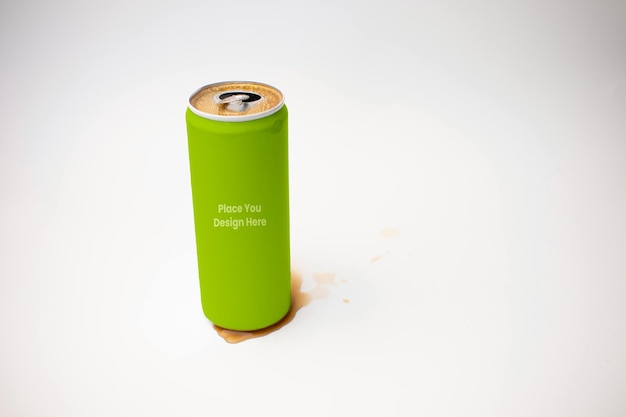 Mockup de PSD de la lata de botella verde