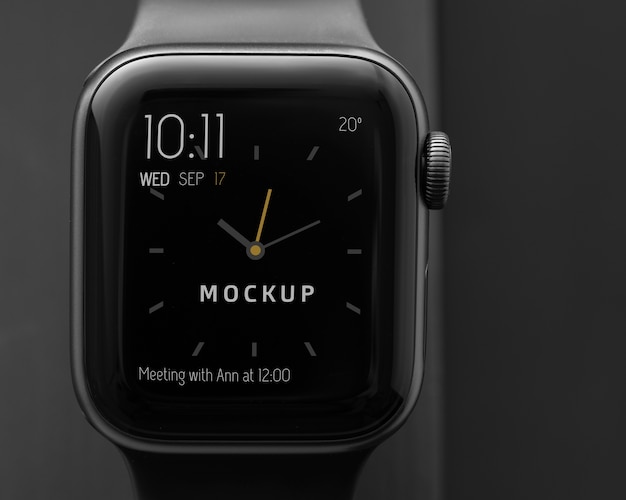 PSD mockup de reloj inteligente en un entorno oscuro