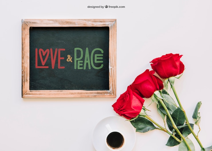 PSD mockup de san valentin con rosas y pizarra