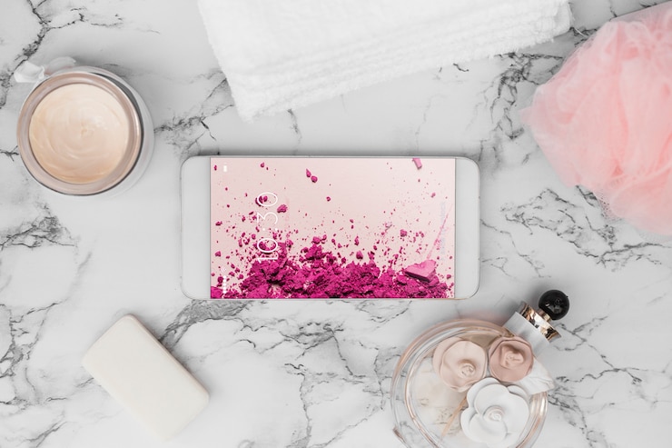 PSD mockup de smartphone sobre textura de mármol