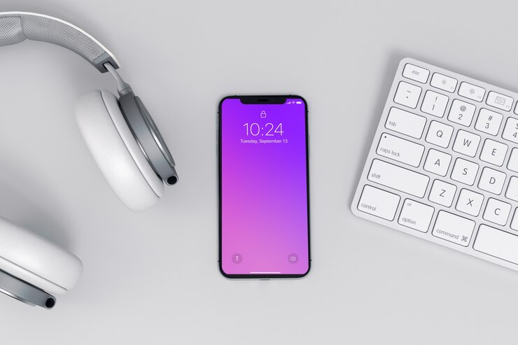 Mockup de smartphone con teclado y cascos