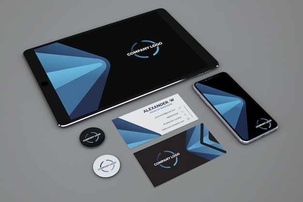 Mockup stationery con tableta y smartphone