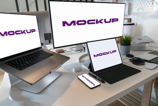 Mockup de tableta y teléfono portátil del monitor psd