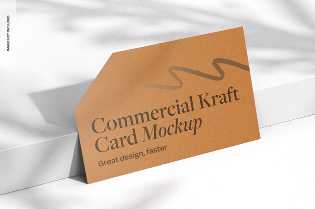 Mockup de tarjeta comercial de Kraft inclinado