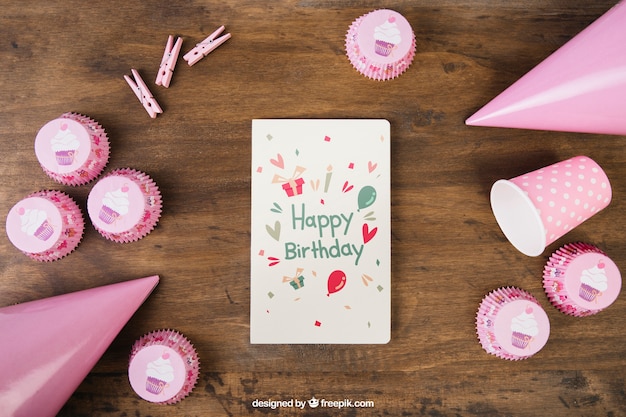 Mockup de tarjeta con diseño de cumpleaños