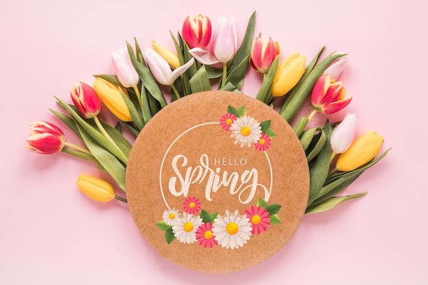 Mockup de tarjeta redonda flat lay para primavera