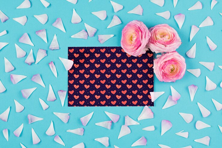 PSD mockup de tarjeta con rosas y pétalos