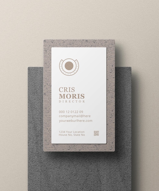 Mockup de tarjeta de visita vertical