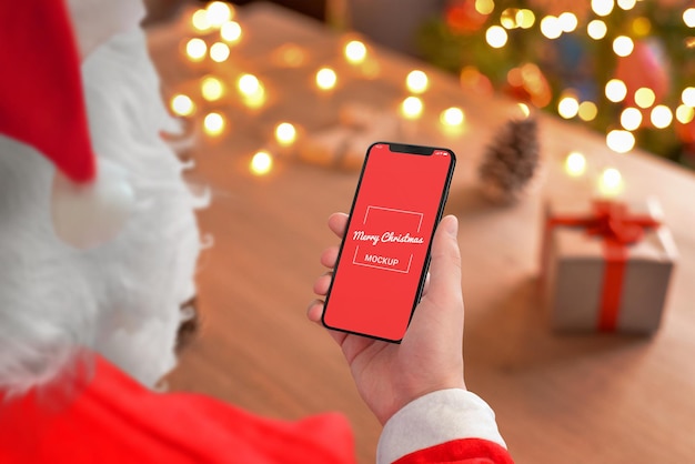 Mockup de teléfono en manos de Papá Noel