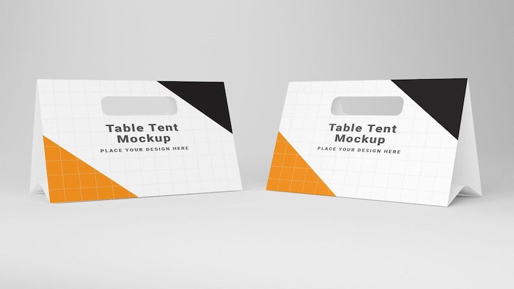 PSD mockup de tienda de mesa - exhibición de papel en blanco para publicidad y negocios