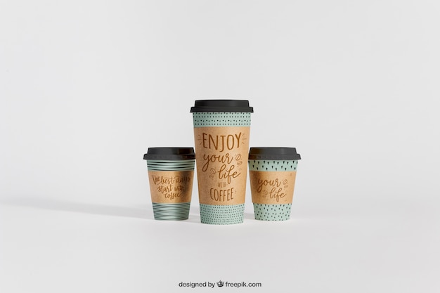 PSD mockup de tres vasos de café de diferentes tamaños