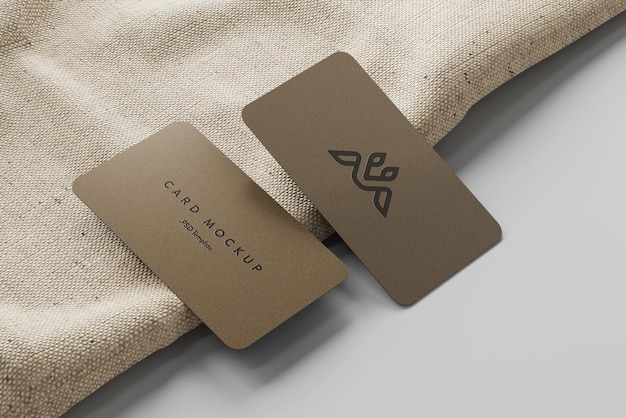 Mockups de Tarjetas de Presentación en un Saco de Arpillera