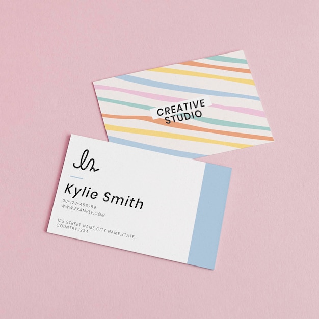 Mockups de tarjetas de visita editables psd en lindo patrón pastel