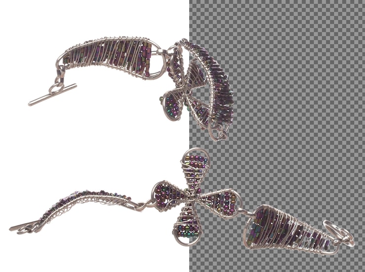 PSD la moda de la pulsera de diamantes de plata con hermosos detalles de trabajo es el valor de lujo de la pulseras de cuentas de diamantes en plata es la tendencia de la moda y volar en el aire fondo blanco aislado