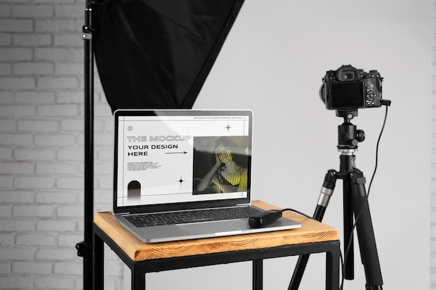 Modelagem de dispositivo em estúdio de fotografia