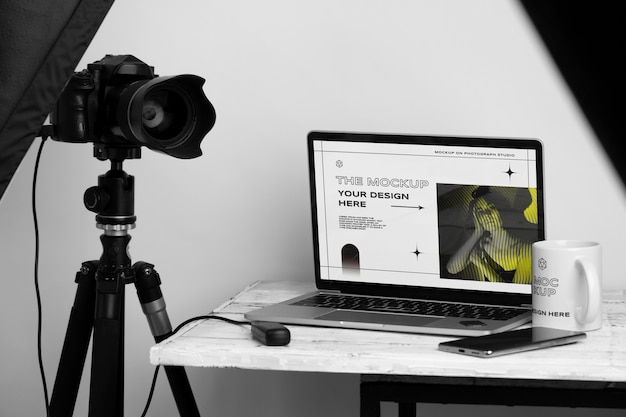 Modelagem de dispositivo em estúdio de fotografia