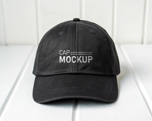 Modèle de bonnet noir sur fond blanc