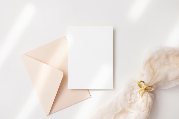 Modèle de carte 5x7 avec une enveloppe de pêche