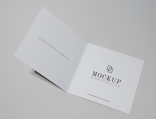 Modèle de carte ou de brochure pliable