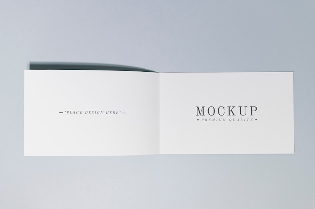 Modèle de carte ou de brochure pliable