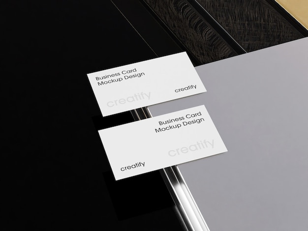 Modèle de carte de visite sur le dessus du métal sur la table
