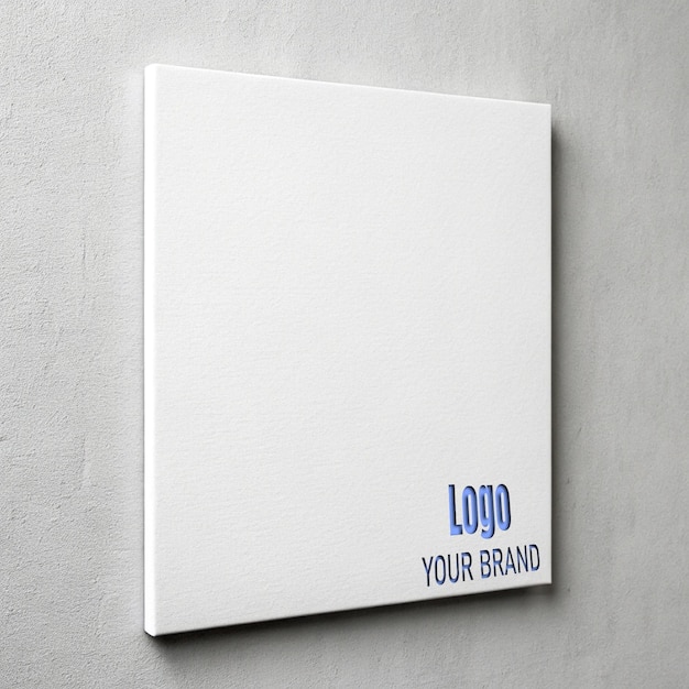 Modèle de logo en papier blanc gravé sur le mur