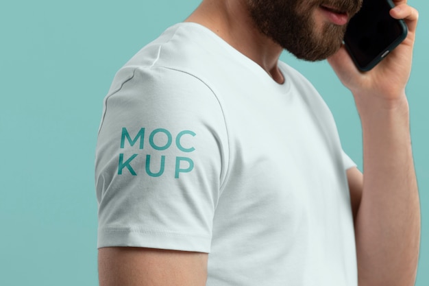 Modèle de maquette de t-shirt blanc