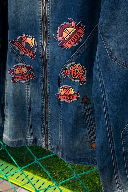 PSD modèle de patch sur une veste en denim