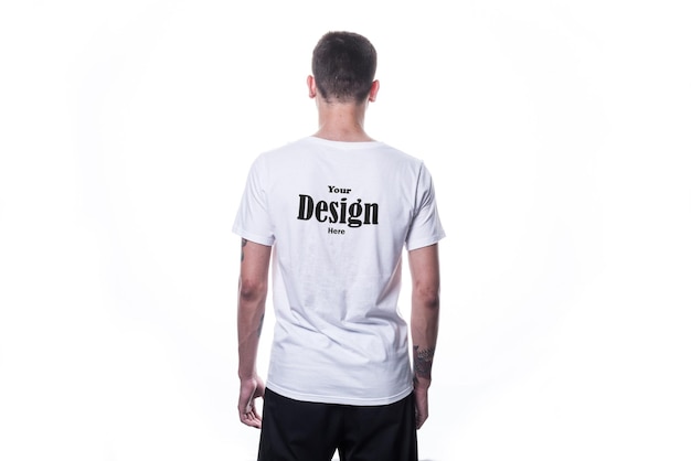 Modèle de t-shirt à l'arrière de la fille qui change de couleur