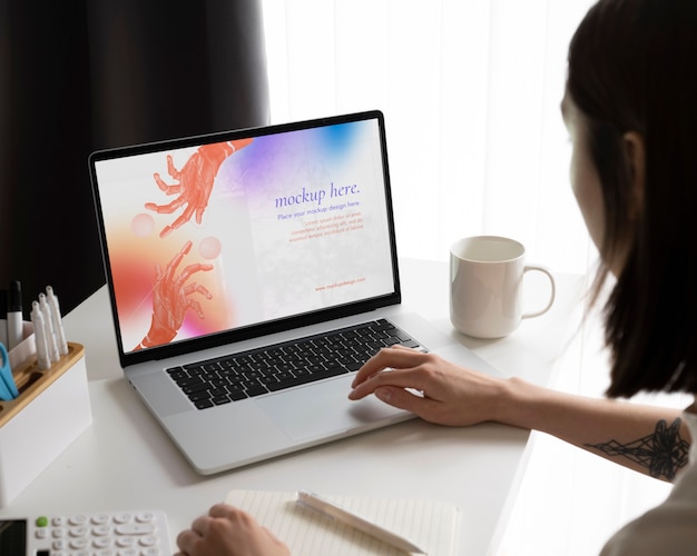 Modell für einen Laptop für Videokonferenzen