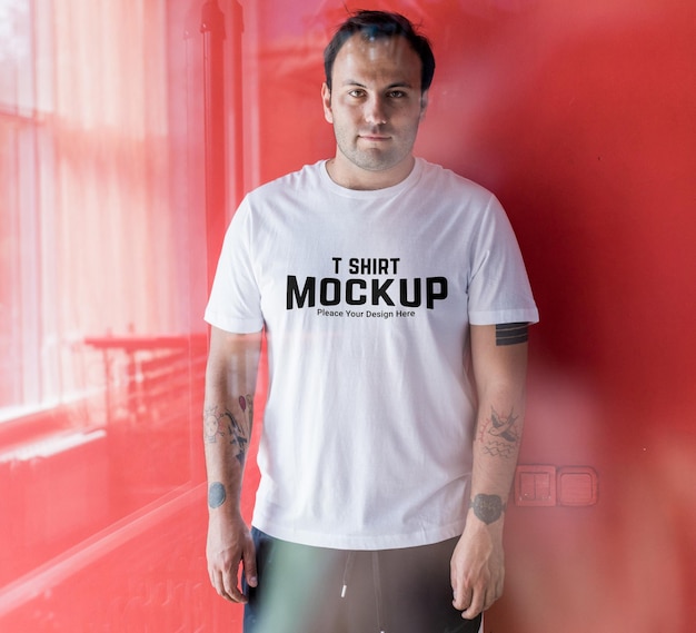 Modell schwarzes T-Shirt-Mockup