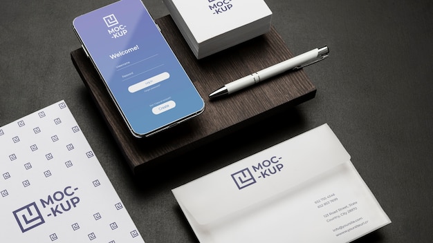 Modellbriefpapier auf Holzsortiment