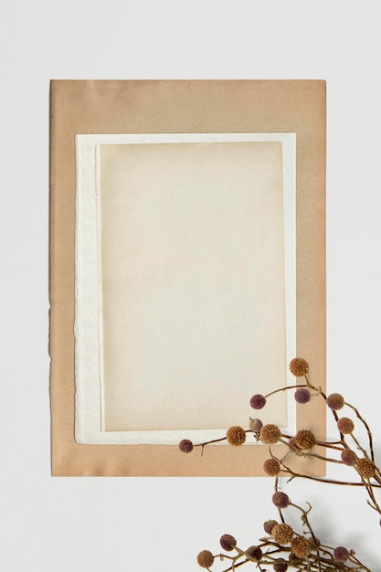 Modello di carta artigianale vintage in bianco