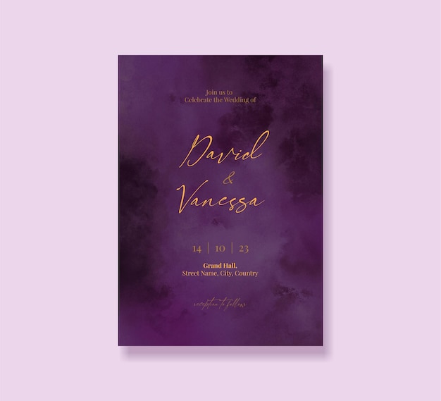 Modello di carta di invito a nozze viola scuro astratto