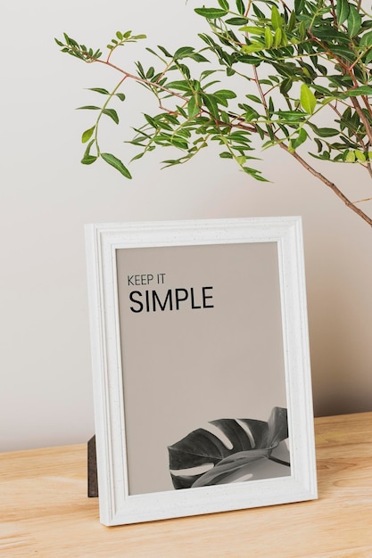 Modello di cornice bianca PSD decorazione primaverile per la casa interior design