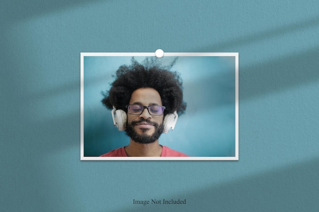 Modello di cornice per foto Polaroid con sovrapposizione di ombre