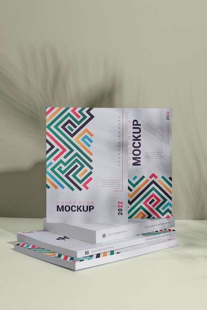 Modello di libro con sovrapposizione di ombre