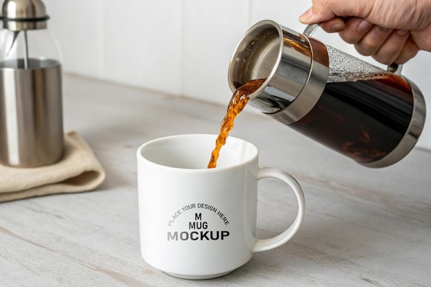 Modello di tazza con versamento di tè