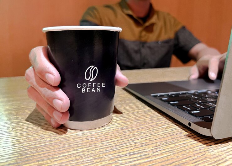 Modello di tazza di caffè PSD gratuito