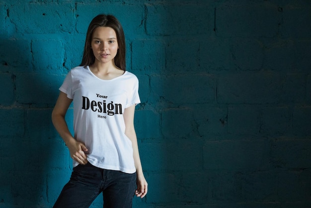 Modelo de camiseta para chicas que cambian de color
