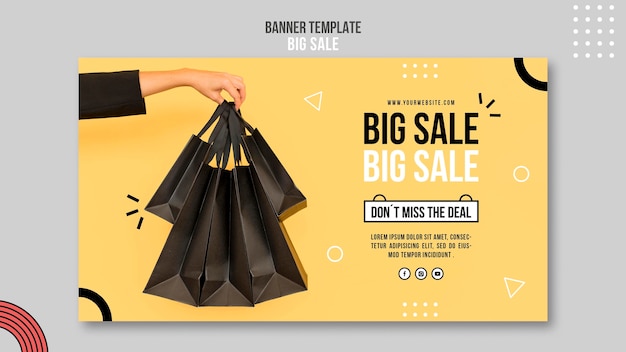 PSD modelo de banner horizontal para grande venda com mulher segurando sacolas de compras
