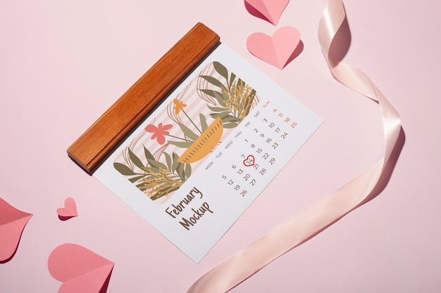 Modelo de calendário do Dia dos Namorados com corações e fita