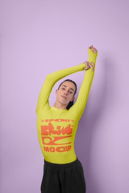Modelo de camiseta térmica para adultos